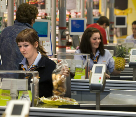 Mindestlöhne haben positive Auswirkungen auf Lohngleichheit und Arbeitsmarkt