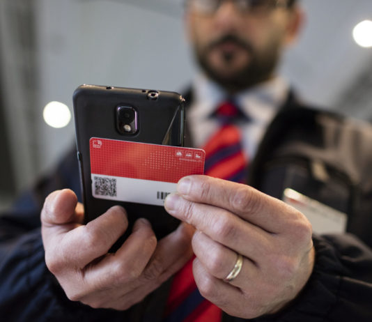 Karin Keller-Sutter bittet die 2. Klasse zur Kasse