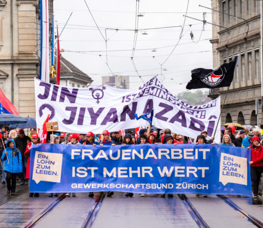 Tag der Arbeit: Zehntausende demonstrieren für mehr Lohn, gute Renten und Gleichstellung