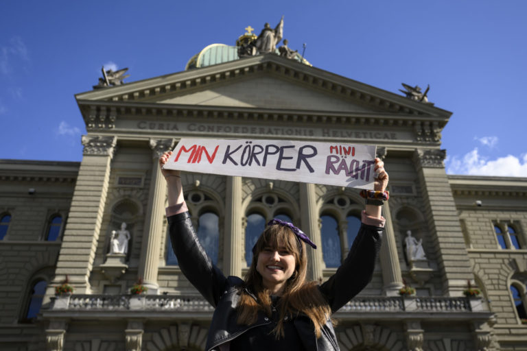 SVP scheitert mit Angriff auf Frauenrechte