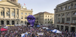 Violette Welle erfasst die Schweiz