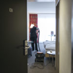 HOTELLERIE, GASTGEWERBE, MINDESTLOHN, MINDESTLOHNINITIATIVE, ANGESTELLTE, ZIMMERMAEDCHEN, STAUBSAUGEN