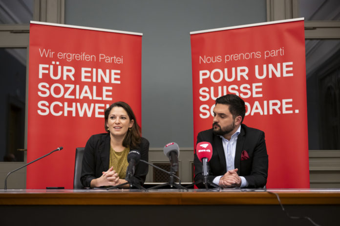 Das Co-Präsidium der SP Schweiz Mattea Meyer und Cédric Wermuth am Point de Press am Wahlsonntag.