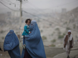 Entscheid zur Asyl-Praxis für Afghaninnen vertagt