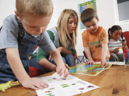 Kita-Erzieherin fordert mehr Anerkennung für die Care-Arbeit