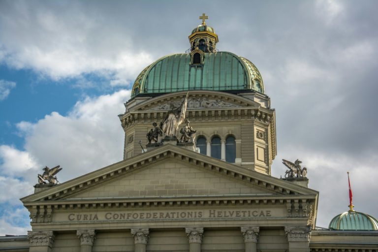 Nationalrat will Aktionsplan gegen Rassismus und Antisemitismus