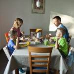 FAMILIE, ALLTAG, KIND, TOCHTER, TOECHTER, MAEDCHEN, SOHN, SOEHNE, JUNGE, BUBE, ELTERN, VATER, MUTTER