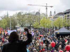 Tag der Arbeit: Prämien runter, Löhne rauf!
