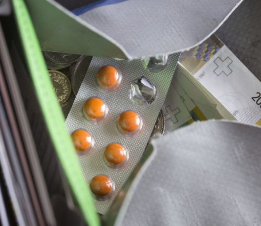 Gesundheitskosten: Schweizerinnen und Schweizer zahlen am meisten aus eigener Tasche