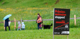 Familien im Kanton Bern bezahlen bald über 1600 Franken Prämien