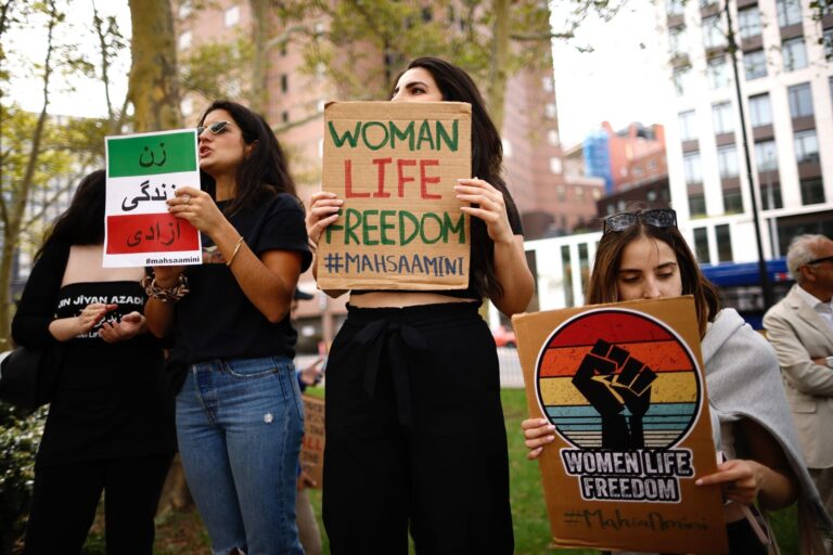 Nationalrat will feministische Revolution im Iran stärken
