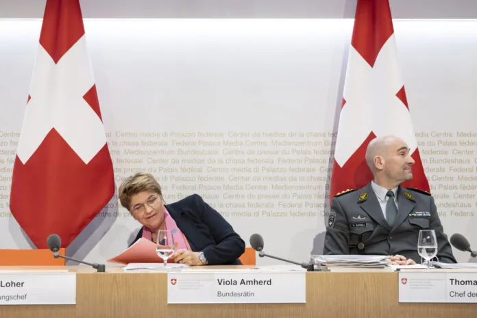 Bild von Bundesrätin Viola Amherd und Armeechef Thomas Süssli.