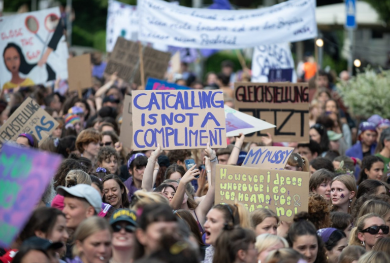 Catcalling, Stalking, Femizide: Die Gewaltspirale tötet