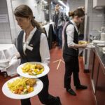 ANGESTELLTE, PERSONAL, SERVICEPERSONAL, HOTEL, HOTELERIE, GASTGEWERBE, RESTAURATION, BEWIRTUNG,