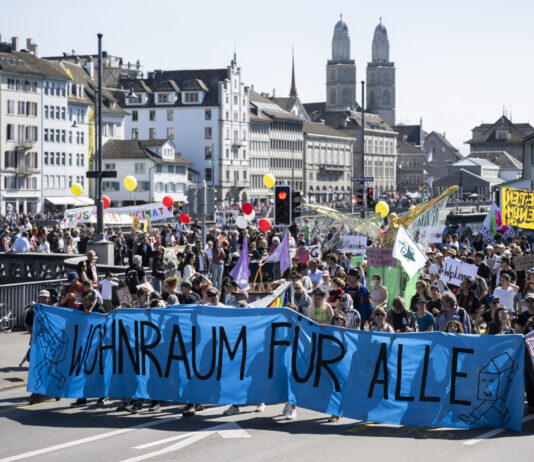 «Wir kaufen den Kapitalismus»: Wie zwei Anwohner:innen den Immobilienmarkt in ihrer Heimatgemeinde aufmischen