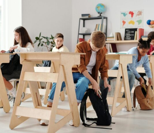 Einteilung nach Leistung in der Volksschule: Streitpunkt im Kampf um Chancengleichheit Schule ohne Selektion Jugendliche