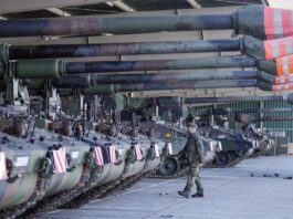 Aufrüstung: Politik der starken Männer auf Kosten der Schwächsten