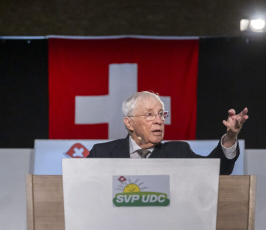 Ein Franken für dich, zehn Franken für mich: Wie Milliardär:innen die Politik beeinflussen