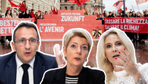 Montage photo combinant, en arrière-plan, un groupe de manifestants alignés derrière un mur factice de briques rouges, tenant des drapeaux et banderoles trilingues (en français, allemand et italien) appelant à taxer les plus fortunés pour « sauver le climat » et « construire l’avenir ». Au premier plan, trois portraits détourés avec liseré blanc : à gauche, un homme d’âge moyen portant lunettes, costume sombre et cravate, regard sérieux ; au centre, une femme d’âge mûr aux cheveux gris coupés court, vêtue d’une veste sombre et d’un t-shirt à rayures, l’air attentif ; à droite, une femme aux longs cheveux blonds, habillée de blanc, la main levée en geste d’explication, ongles vernissés de rouge.