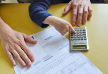 Gegen die Verschuldung: Basel-Stadt will die Steuern direkt vom Lohn abziehen