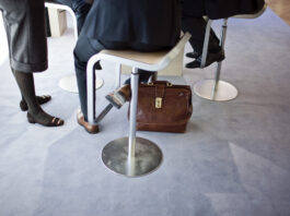 Good News im November – Weniger Lohnungleichheit, demokratische Wahlerfolge und schnellere Zugverbindungen in Europa