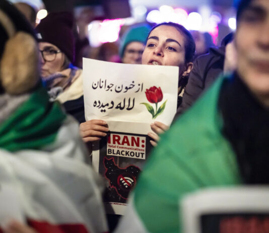 Iran: Regime tötet tausende Demonstrierende