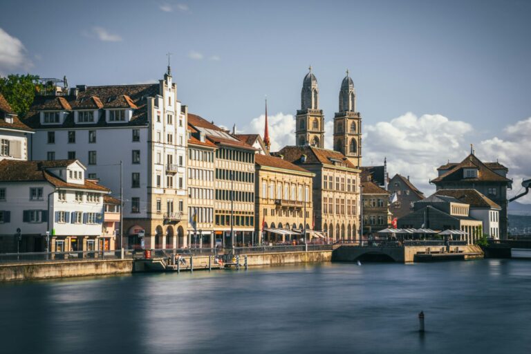 In der Stadt Zürich könnten Mittelstandshaushalte bald bis zu 6'000 Franken sparen