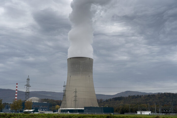 Kühlturm des Atomkraftwerks Gösgen