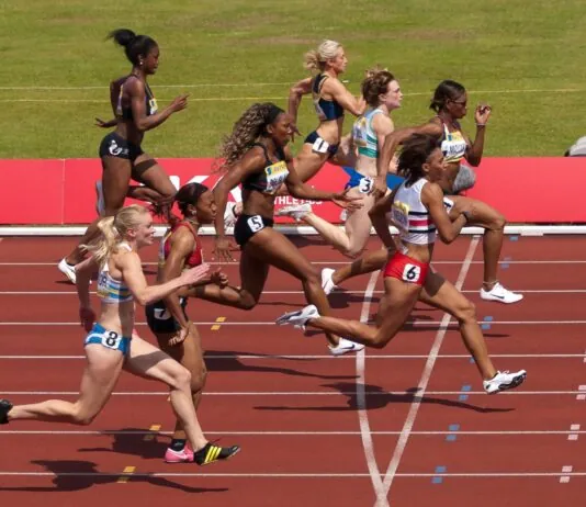 Good News im Juli: Offenlegung von Klimarisiken, Massnahmen gegen die Sexualisierung von Athletinnen und Gratis-öV in Porto