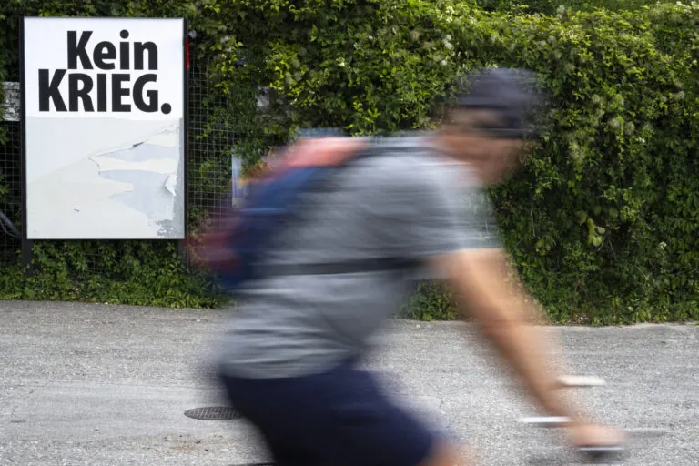 Good News im September: Nein zur Neutralitätsinitiative, kostenlose Verhütungsmittel und Massnahmen gegen Wohnungsnot